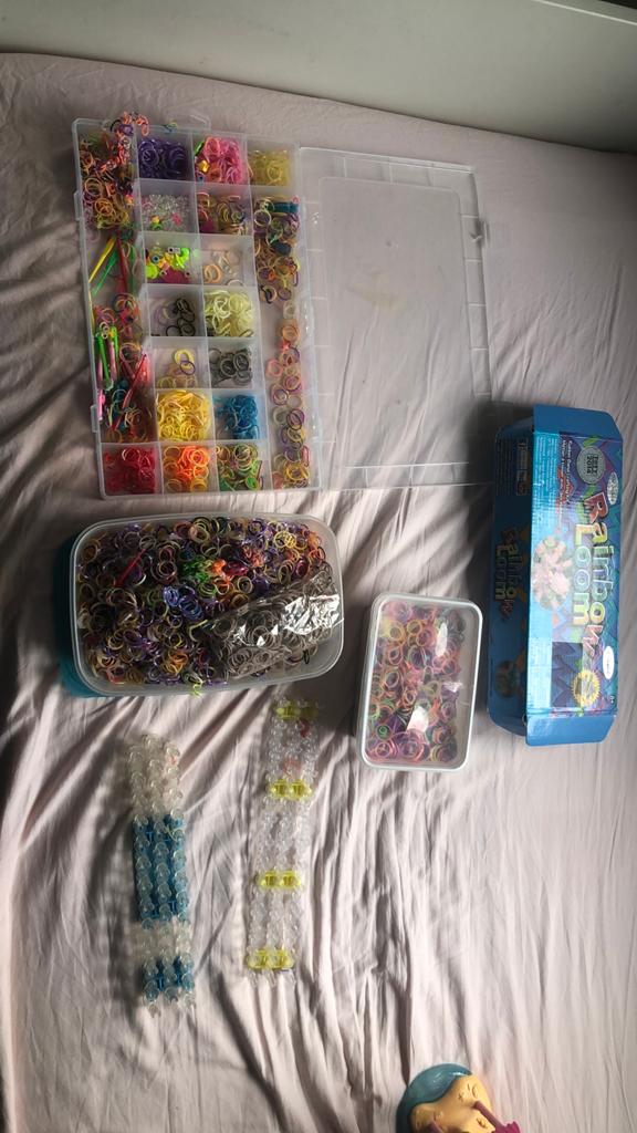 Grote set Rainbow Loom elastiekjes en accessoires, Hobby en Vrije tijd, Knutselen, Gebruikt, Overige thema's, Meerkleurig, Ophalen of Verzenden
