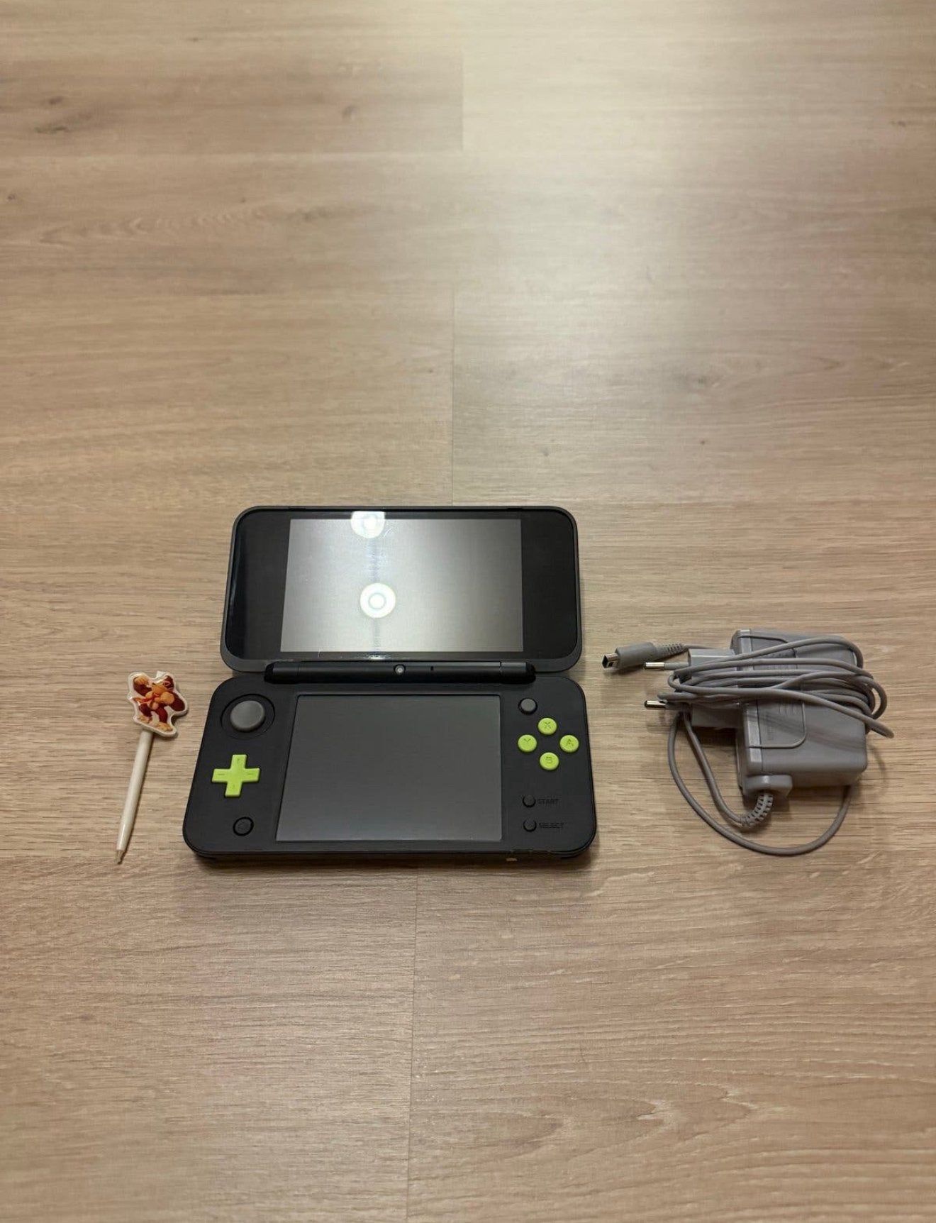 Nintendo New 2DS XL, Spelcomputers en Games, Spelcomputers | Nintendo 2DS en 3DS, Ophalen of Verzenden, Zo goed als nieuw
