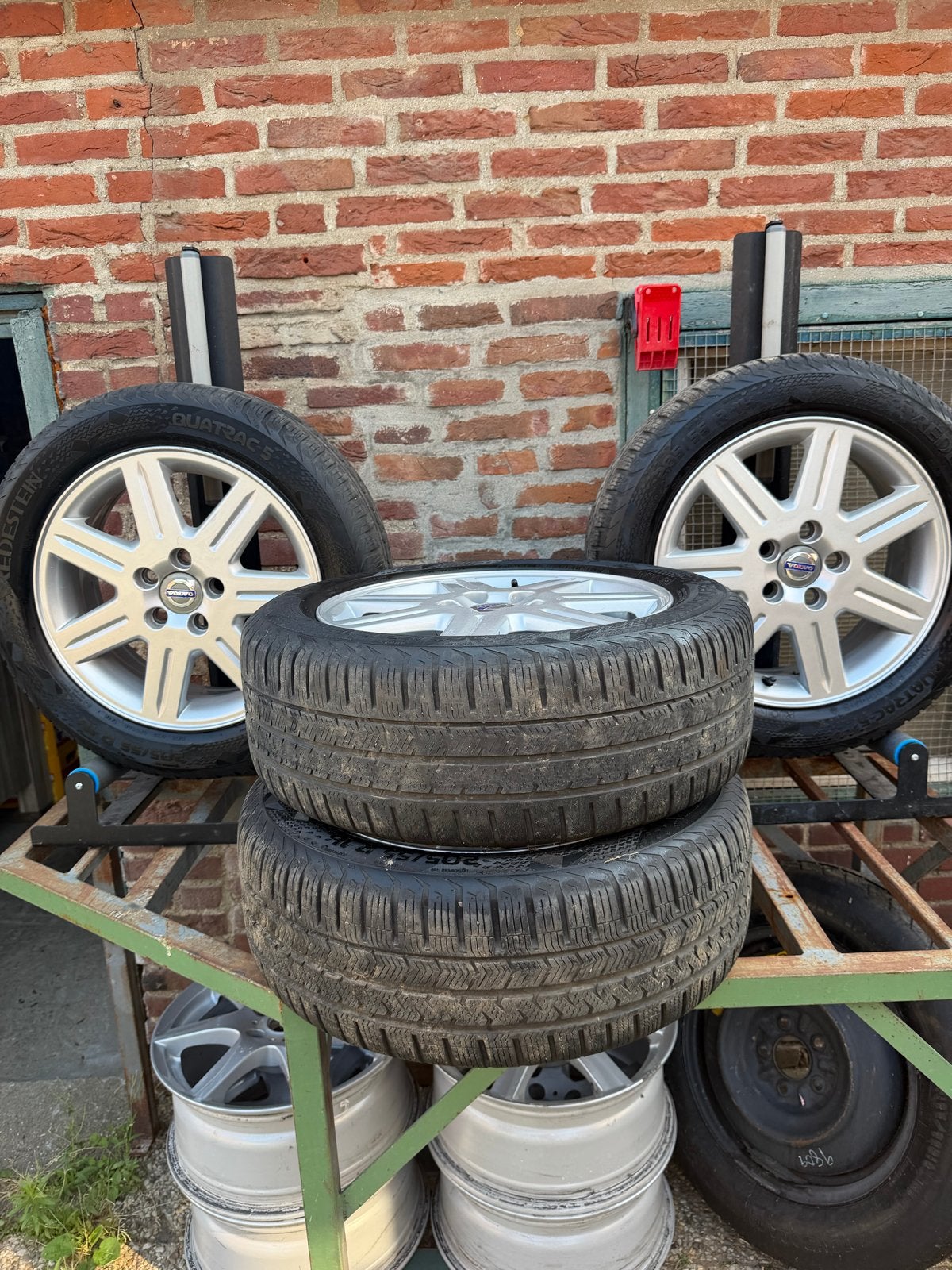 Mooie Volvo wielen met goede Vredestein Quatrac 5 banden, Ophalen
