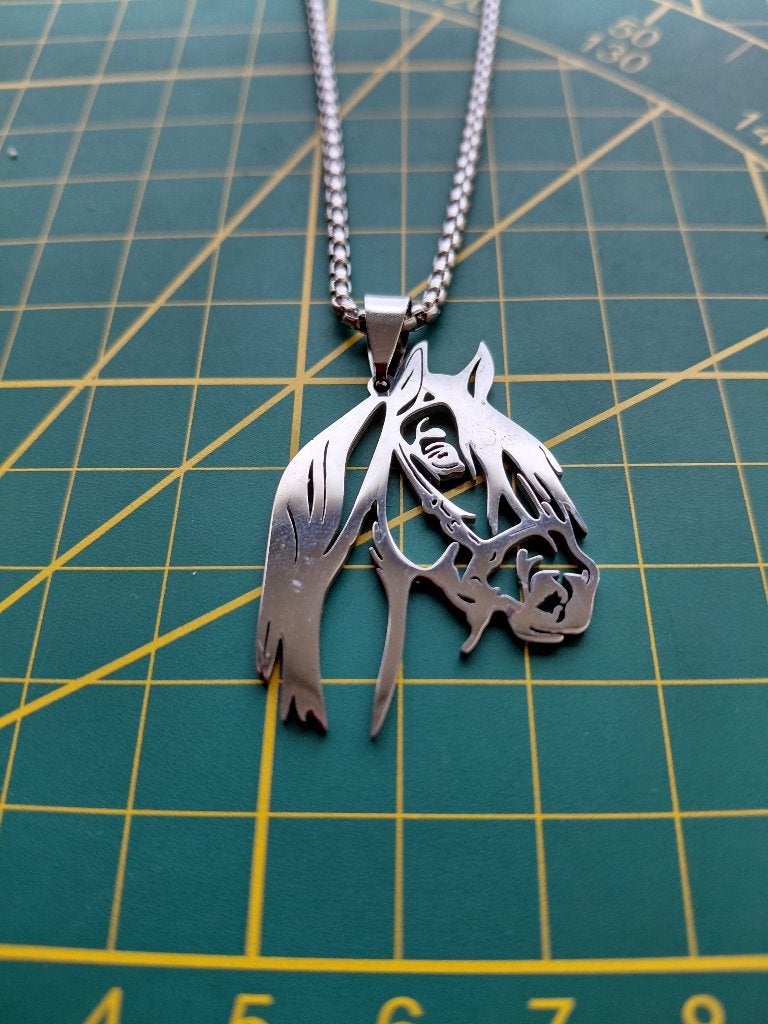 Zilverkleurige ketting met hanger hoofd paard en goudkleurig, Nieuw, Ophalen of Verzenden, Zilver, Overige materialen