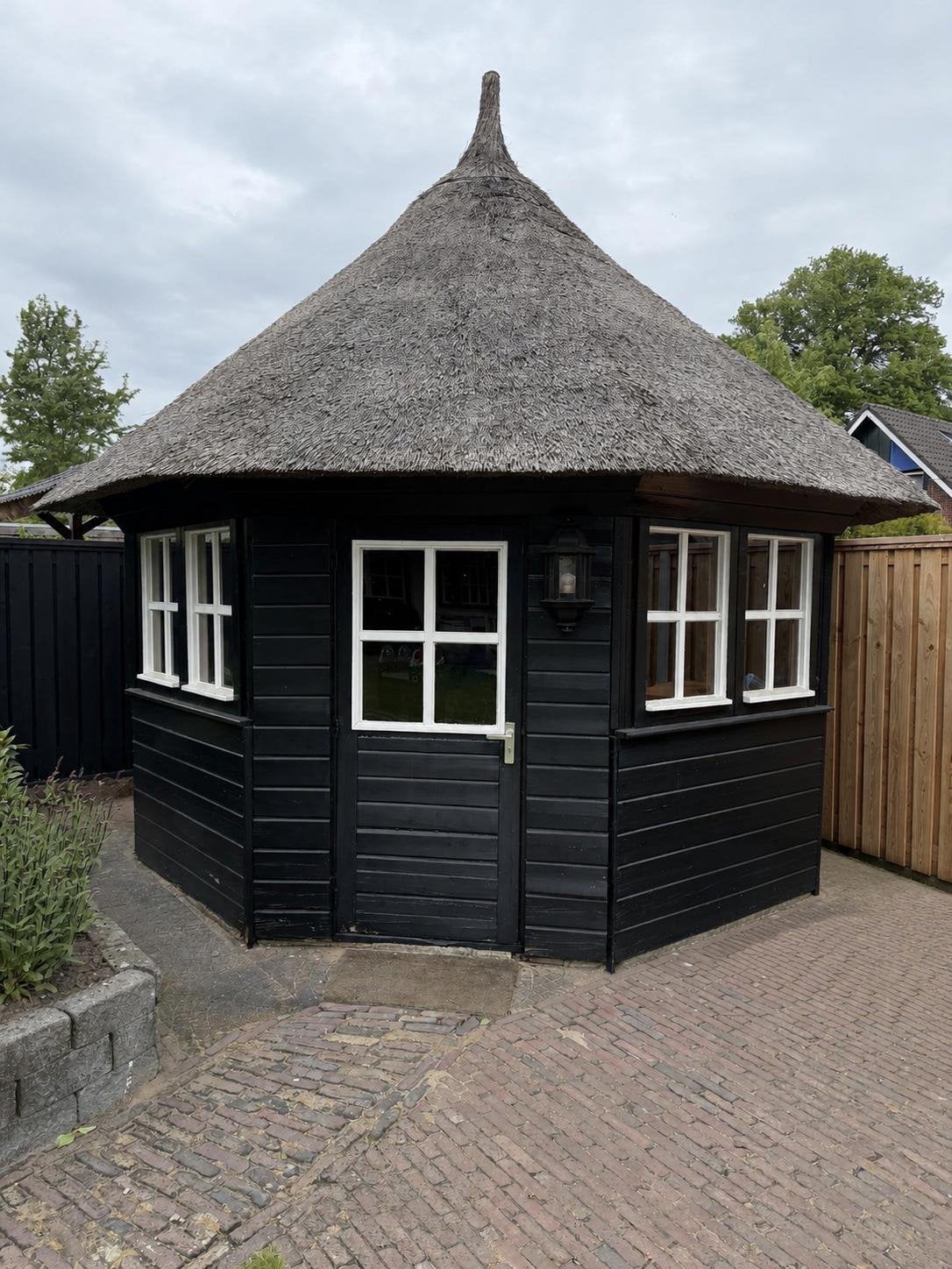 Prachtig luxe tuinhuis met rieten dak, 3,9 meter doorsnede, Ophalen, 200 tot 400 cm, 250 tot 500 cm, Zo goed als nieuw