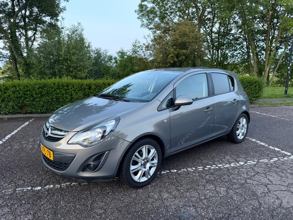 Opel Corsa 1.4 16V 100PK NAP-ParkSens-Airco-Navi-Bluetooth, Auto's, Voorwielaandrijving, Euro 5, Bruin, 100 pk