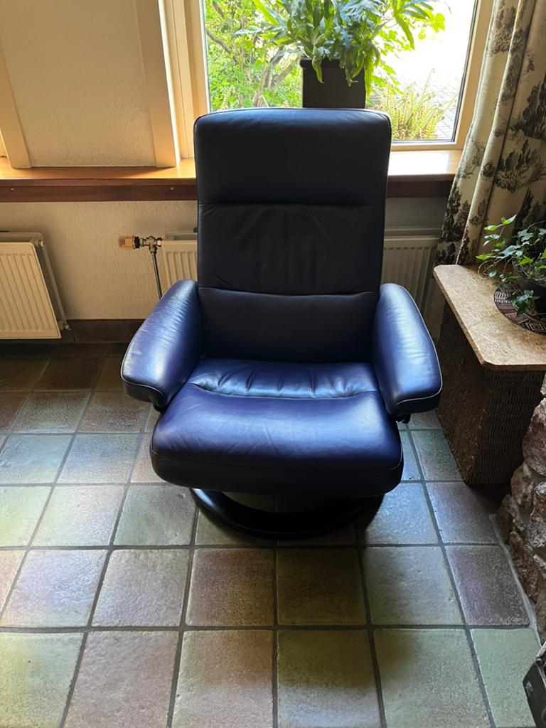 Prominent stressless leder fauteuil met voetenbankje., Ophalen, Minder dan 75 cm, Leer, Zo goed als nieuw