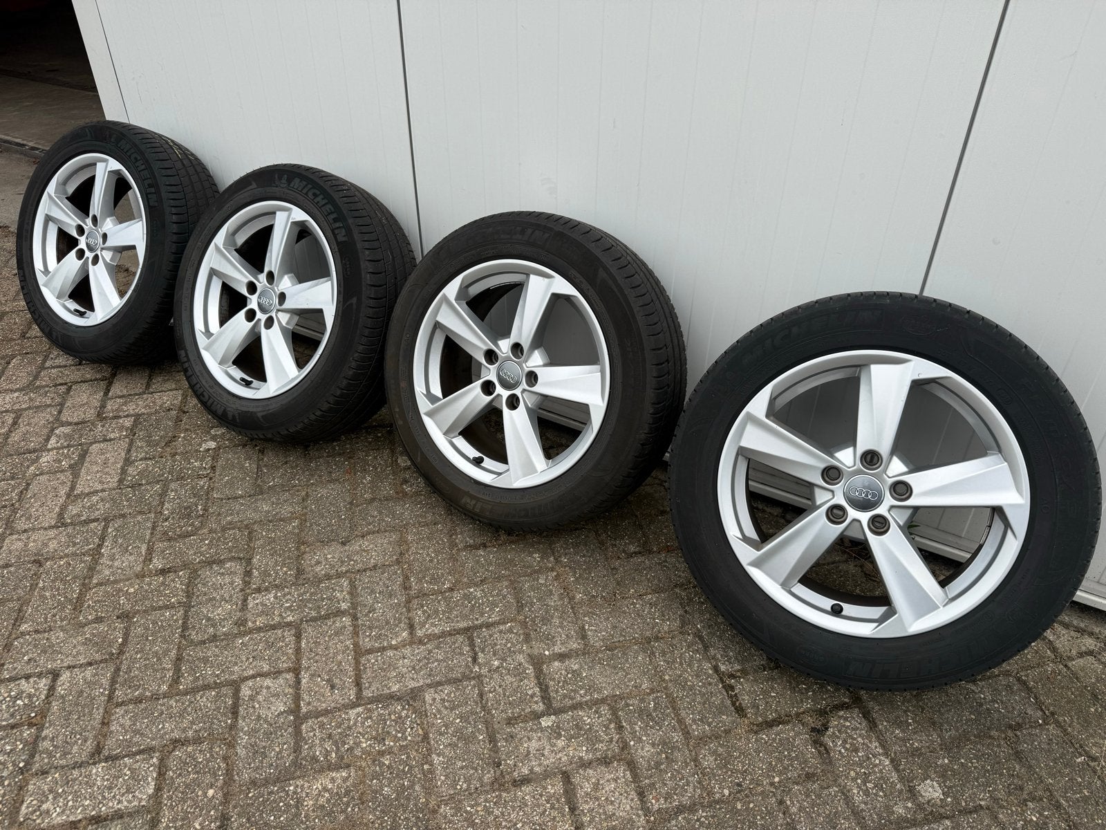 Set van 4 Audi velgen met Michelin banden, Ophalen, Banden en Velgen, 17 inch, Personenwagen
