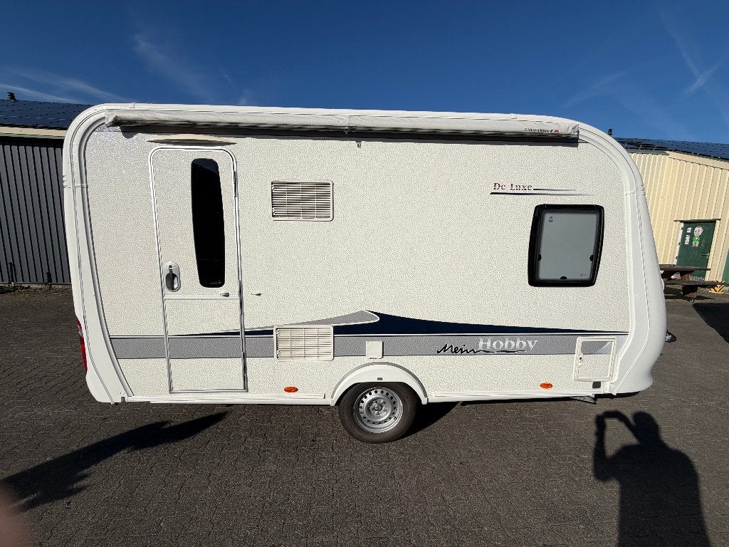 Caravan Hobby 400 SFE De Luxe - Zakluifel - BOVAG 2026!, Caravans en Kamperen, Caravans, Hobby, Schokbreker, Bedrijf, Treinzit