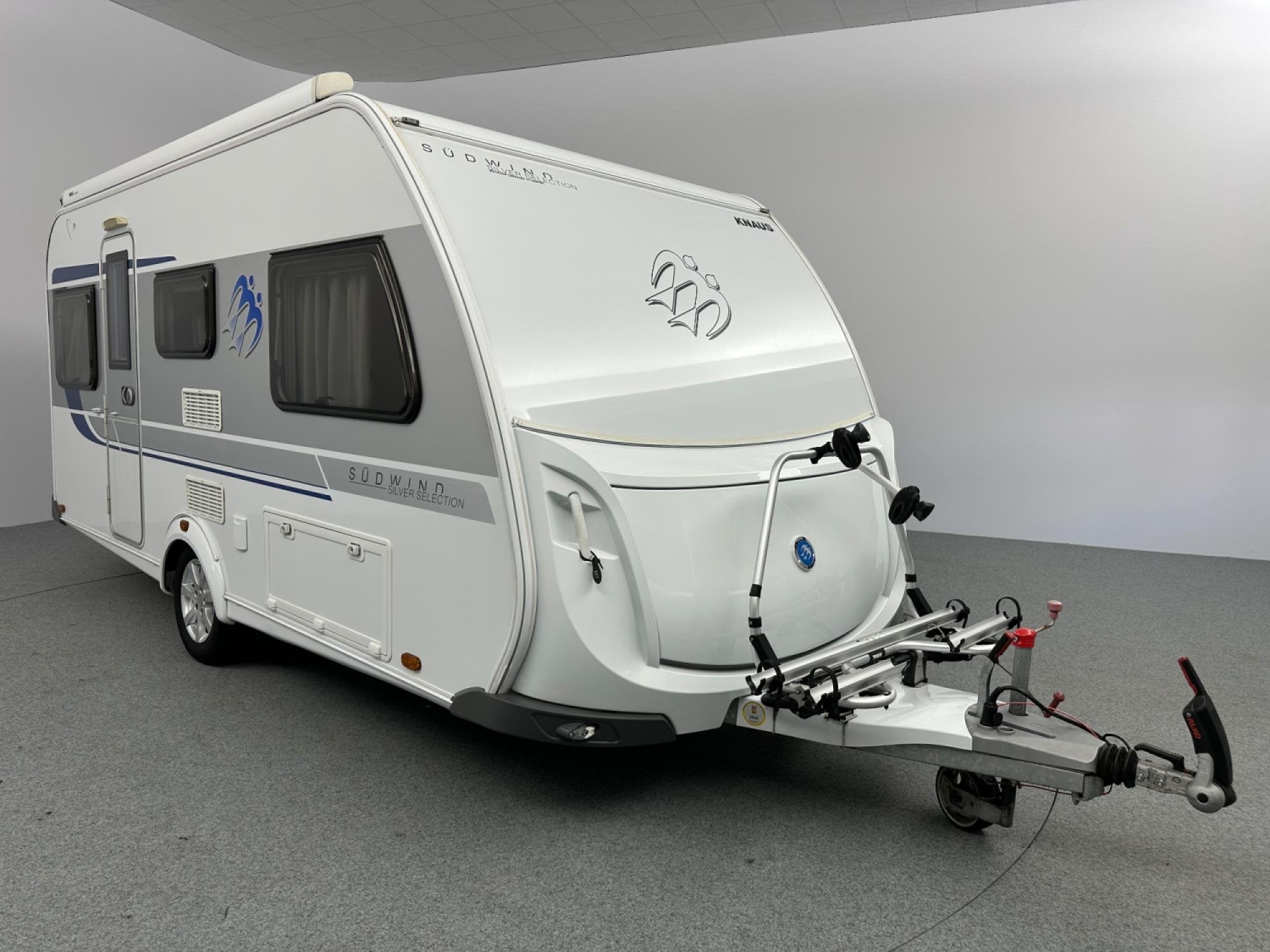 Knaus Südwind Silver Selection 460 EU Cassetteluifel Mover, Caravans en Kamperen, Caravans, Bedrijf, 4 tot 5 meter, Hordeur, Knaus