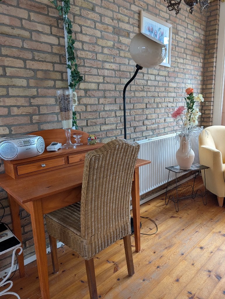 Schrijftafel bureau met laadjes + rieten stoel, Ophalen, Gebruikt, Secretaire, 50 cm