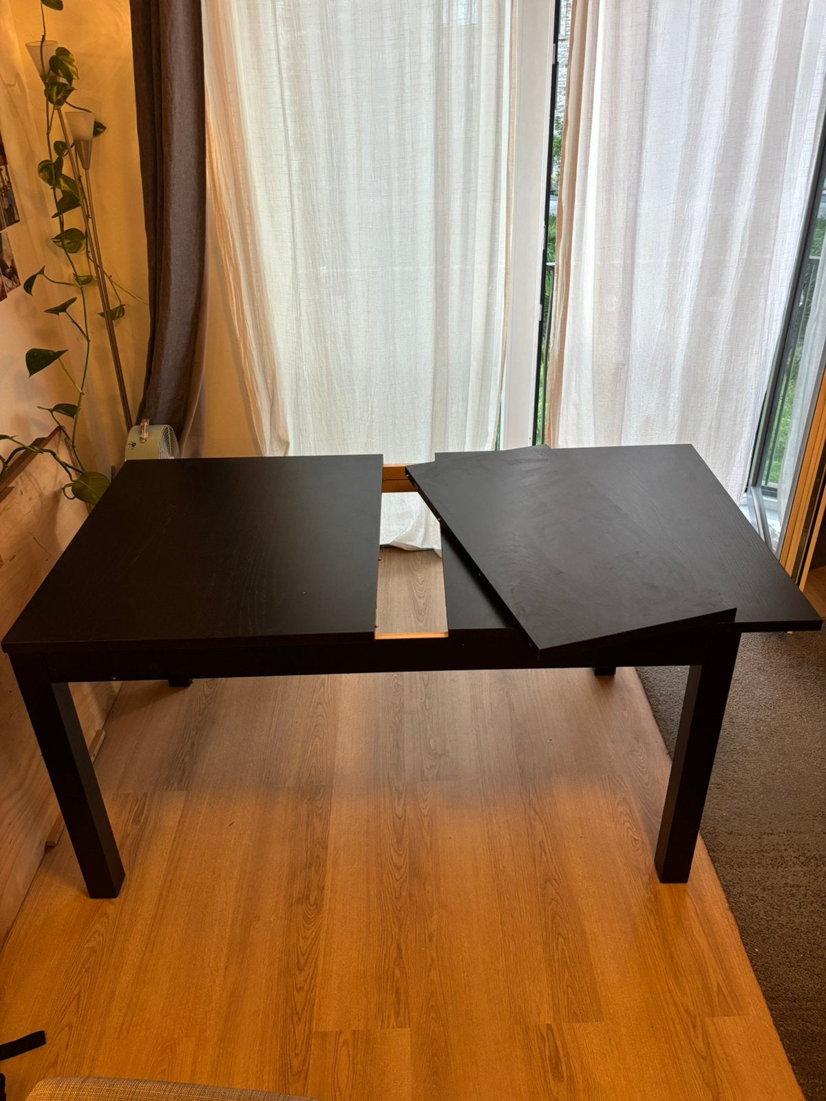 Uitschuifbare eettafel BJRUSTA IKEA (zwart bruin), Huis en Inrichting, Ophalen, Zo goed als nieuw, Rechthoekig, 50 tot 100 cm