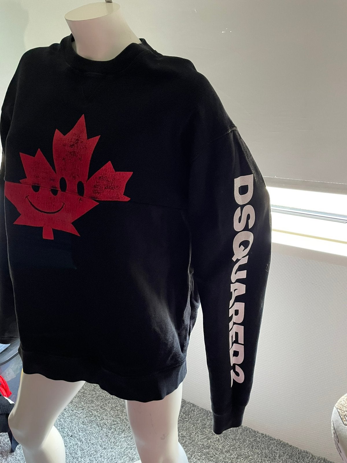 Dsquared2 sweater met leuke opdruk maat m, Ophalen of Verzenden, Zo goed als nieuw, Maat 38/40 (M), Zwart