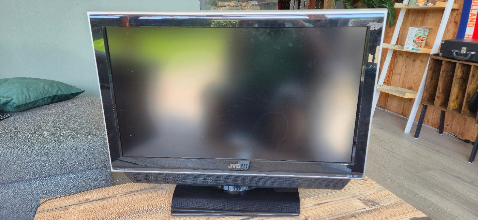 JVC TV 80cm diagonaal met afstandsbediening, Ophalen