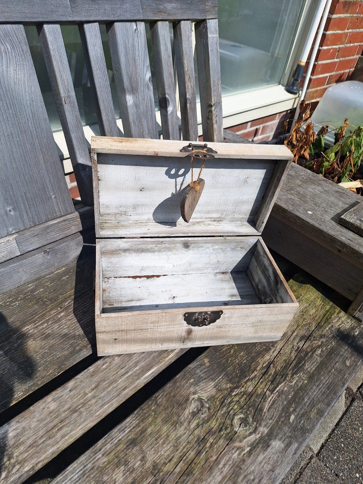 Decoratieve houten kist met metalen sluiting, Ophalen of Verzenden