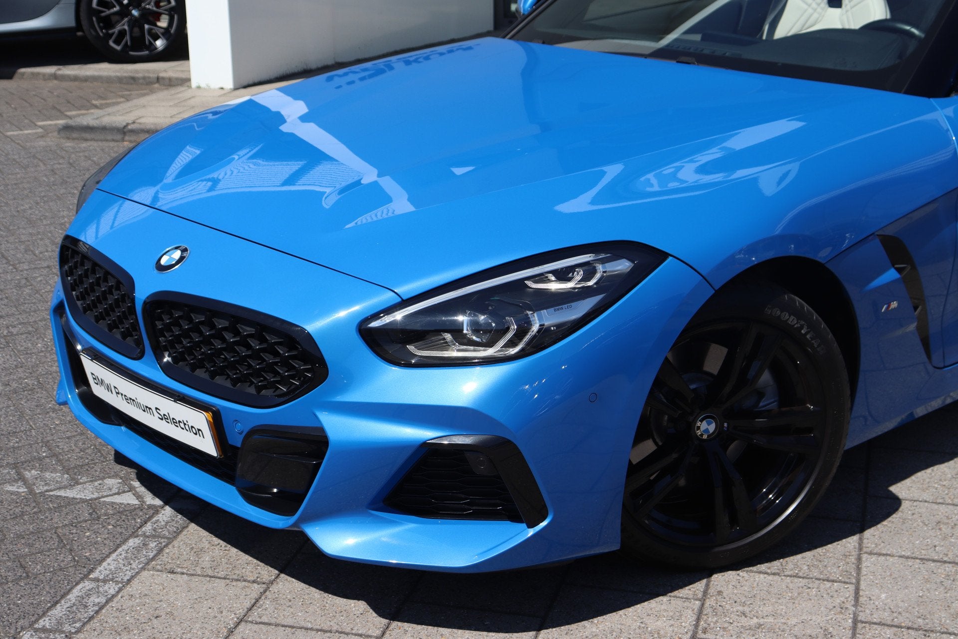 Foto 2 van BMW Z4 Roadster sDrive20i M Sport Automaat / Sportstoelen /