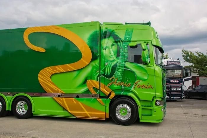 Foto 5 van TEKNO SCANIA NEXT GEN 590 S - V8  MULLER - SHANIA TWAIN