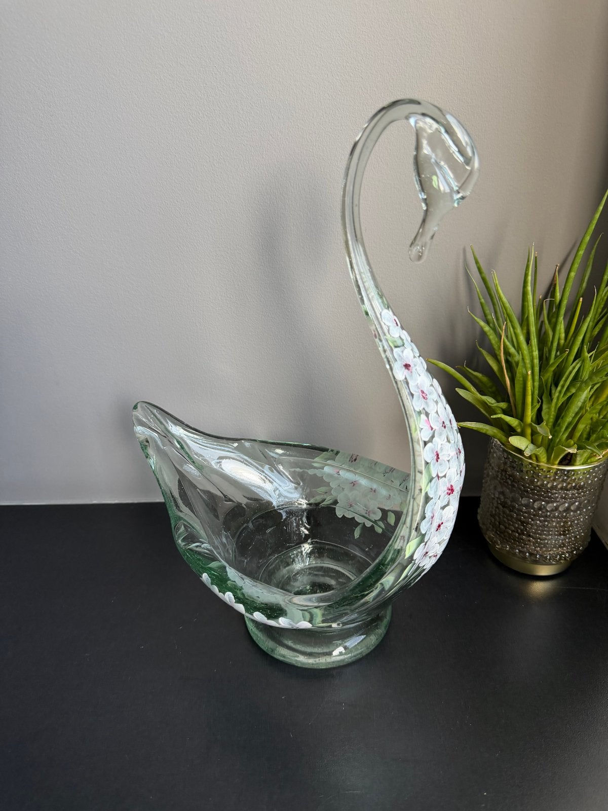 Glazen Zwaan Vaas - Handbeschilderd met Bloemen, Antiek en Kunst, Ophalen of Verzenden