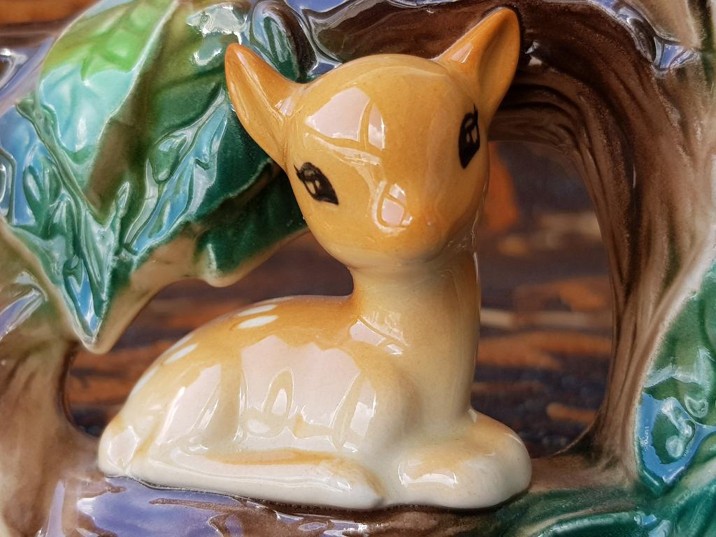 Mooi oud Hornsea vaasje uit Engeland met hert en boom 15 cm., Ophalen of Verzenden