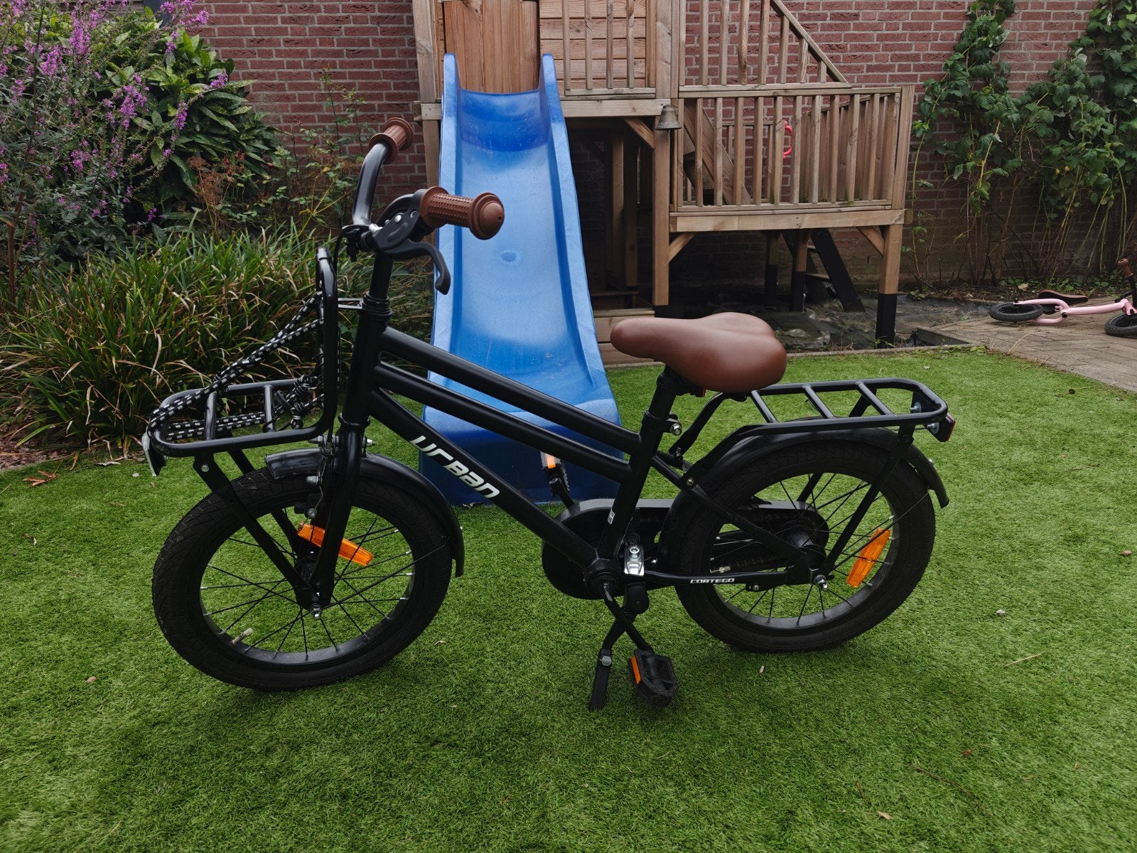 16 inch kinderfiets met standaard en zijwieltjes, Fietsen en Brommers, Fietsen | Kinderfietsjes, Ophalen, Terugtraprem, Zijwieltjes
