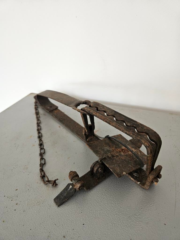 Antieke klemval met ketting, Ophalen of Verzenden