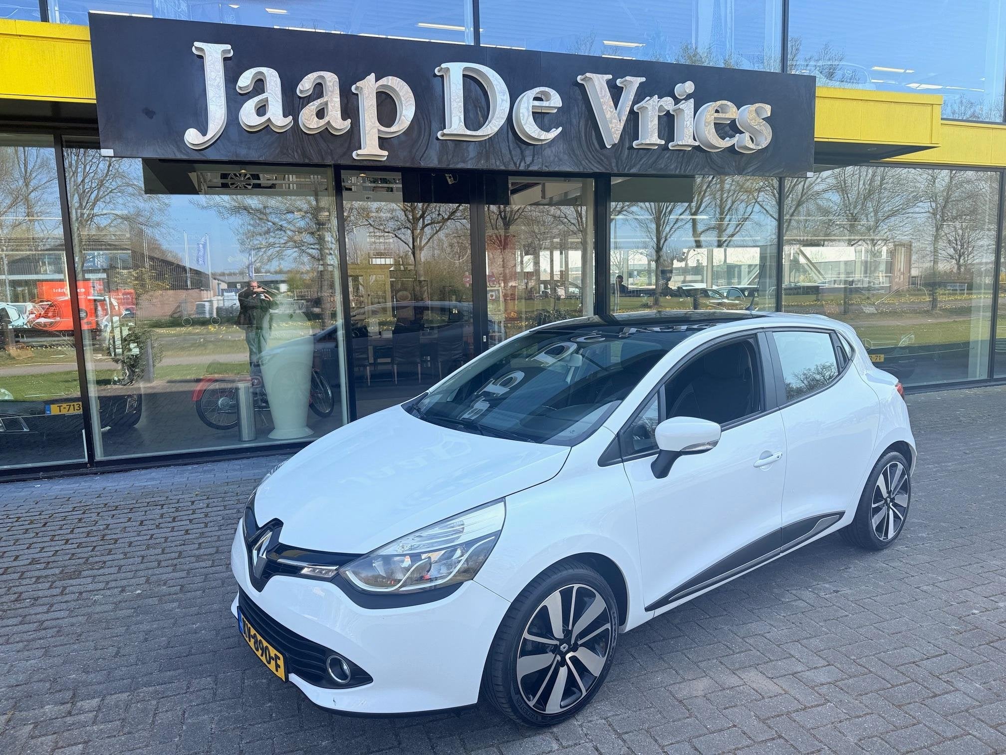 Renault Clio 0.9 TCe Iconic, Auto's, Wit, Leder, Handgeschakeld, 3 cilinders