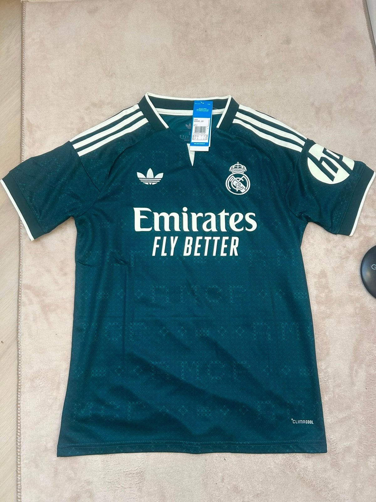Real Madrid voetbalshirt Mbappé 10 - Groen, Maat 48/50 (M), Nieuw, Ophalen of Verzenden, Voetbal