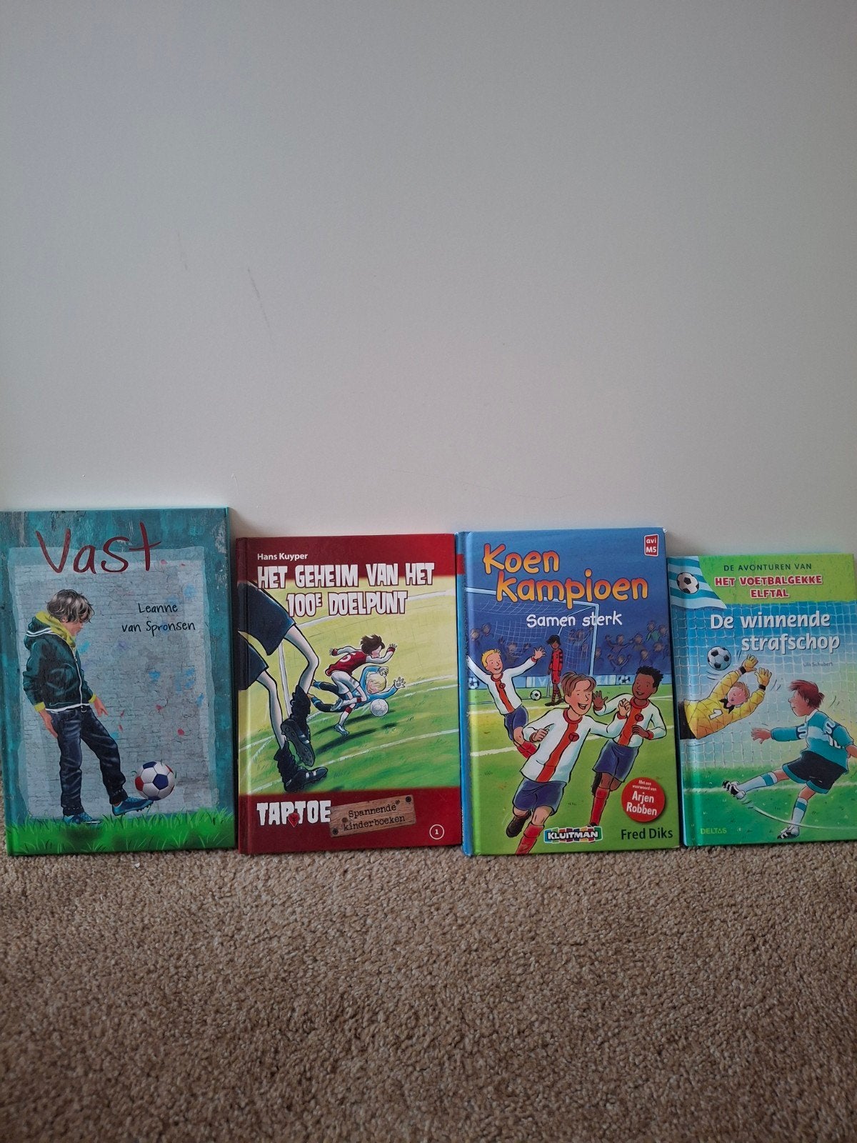 4 leuke voetbalboeken voor alle jonge voetbalfans, Ophalen of Verzenden, Zo goed als nieuw, Hans Kuyper, Fred Diks, Leanne van Spronsen