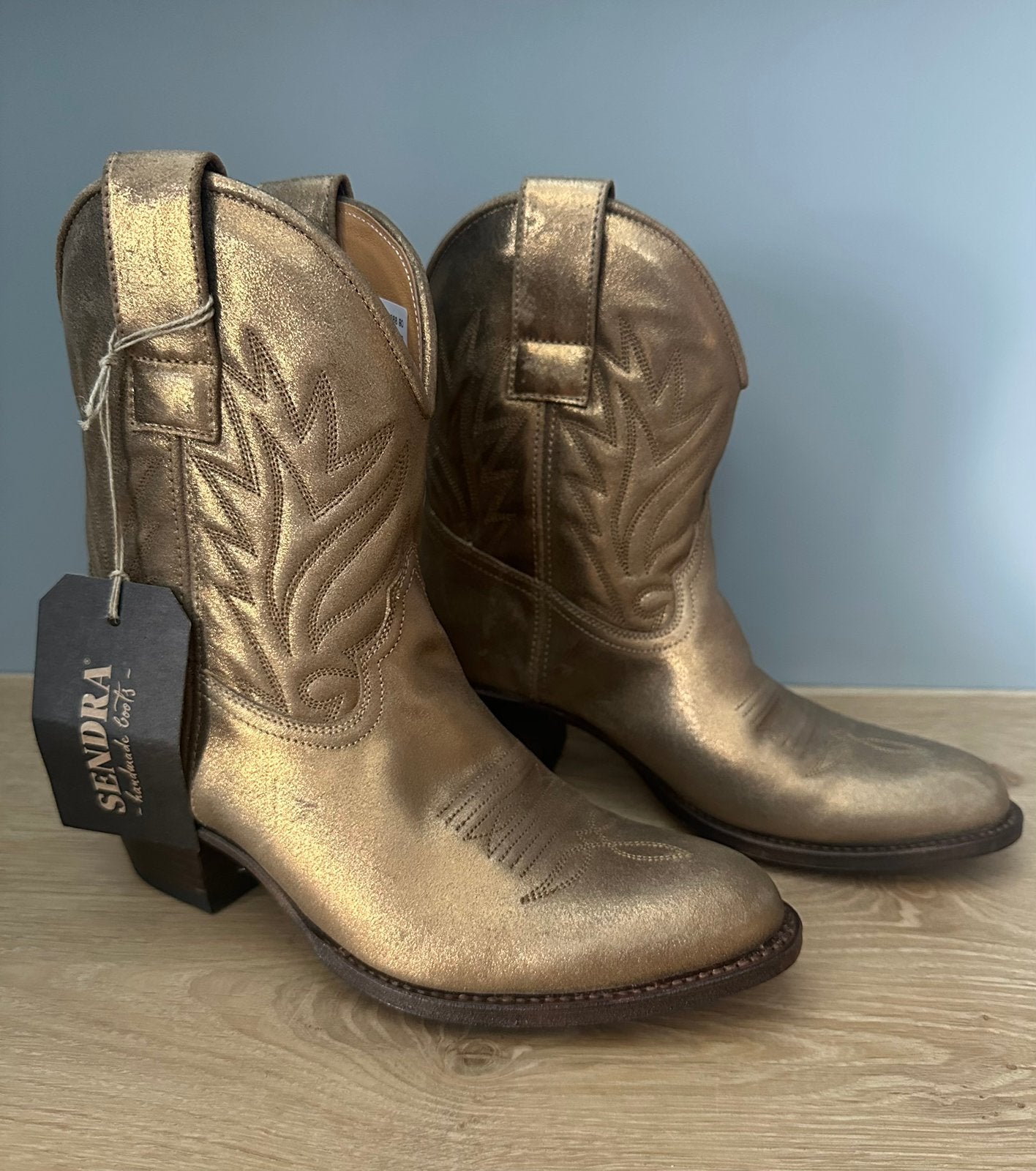 Nieuw in doos goud kleurige cowboy laarzen maat 37 @@@, Kleding | Dames, Hoge laarzen, Overige kleuren, Nieuw, Ophalen of Verzenden
