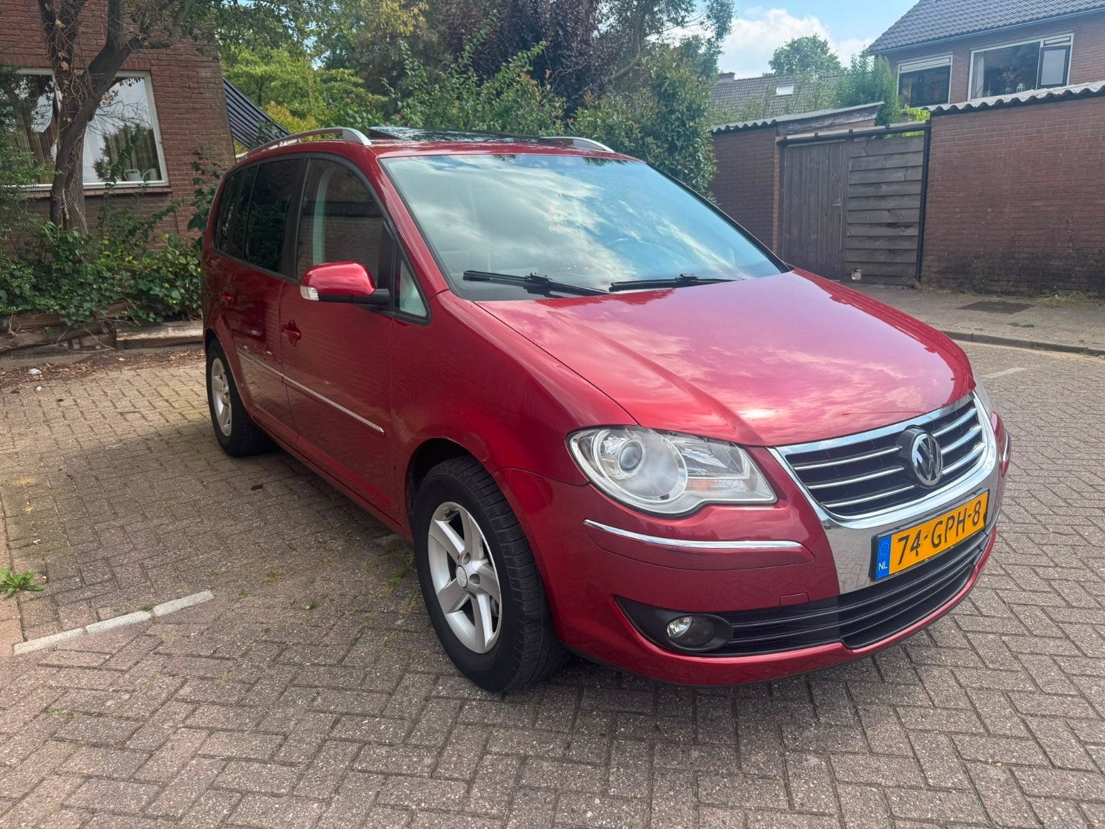 7 persoons Volkswagen Touran 1.4 TSI 103KW  Rood, Auto's, Volkswagen, Voorwielaandrijving, 4 cilinders, 7 stoelen, Handgeschakeld