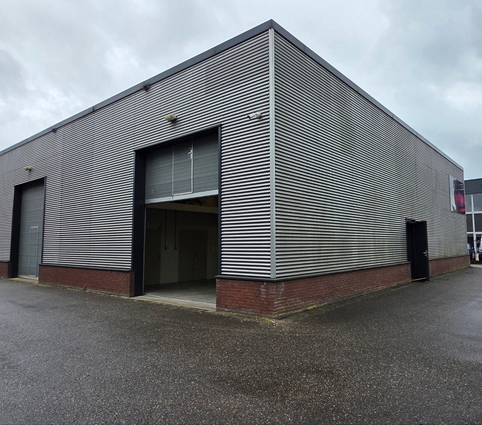 Te huur bedrijfshal 100m2 A-locatie net naast de A27, 100 m², Huur, Bedrijfsruimte