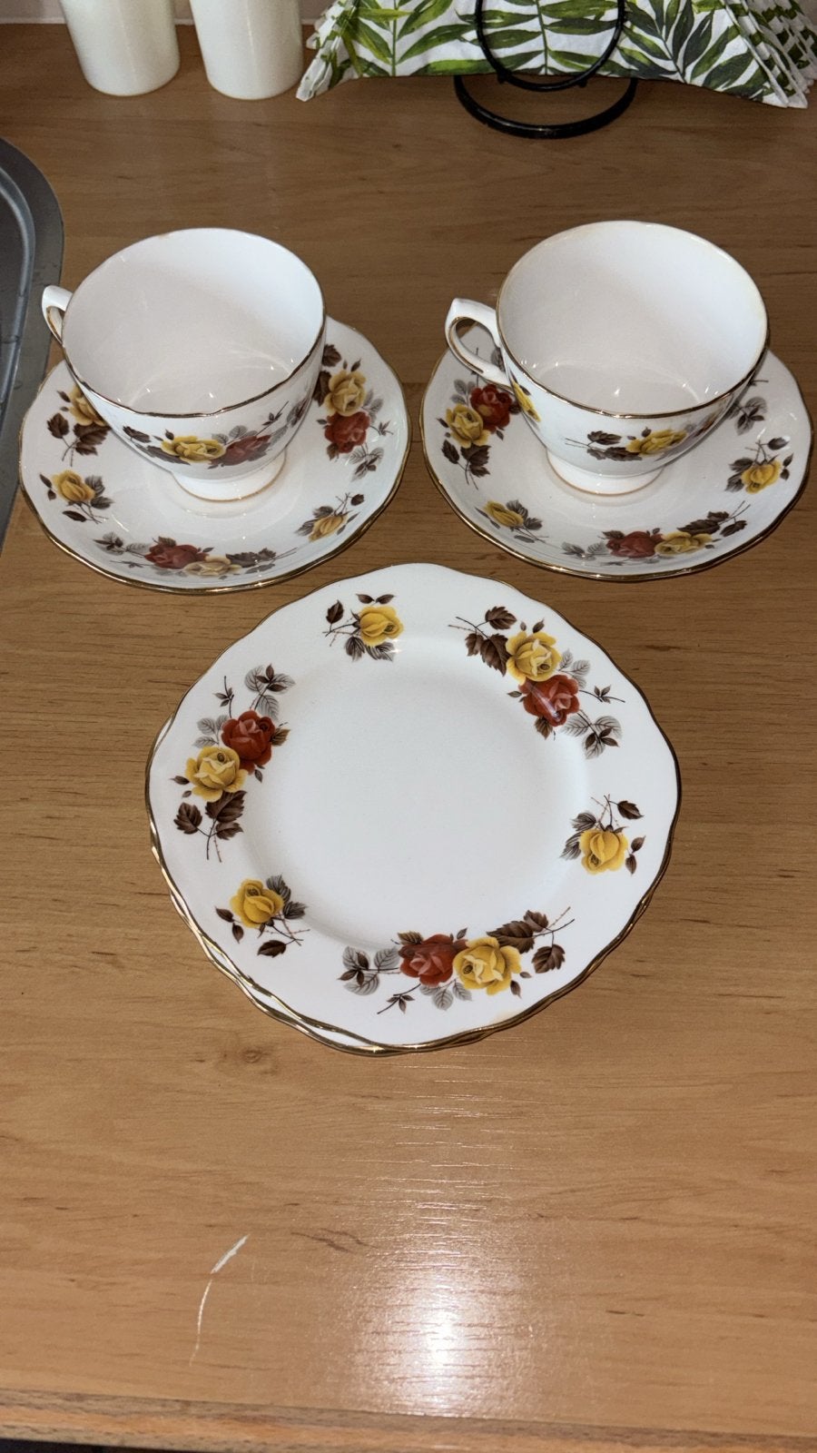 Vintage kop en schotel set met gebaksbordjes - Rozen, Antiek en Kunst, Ophalen