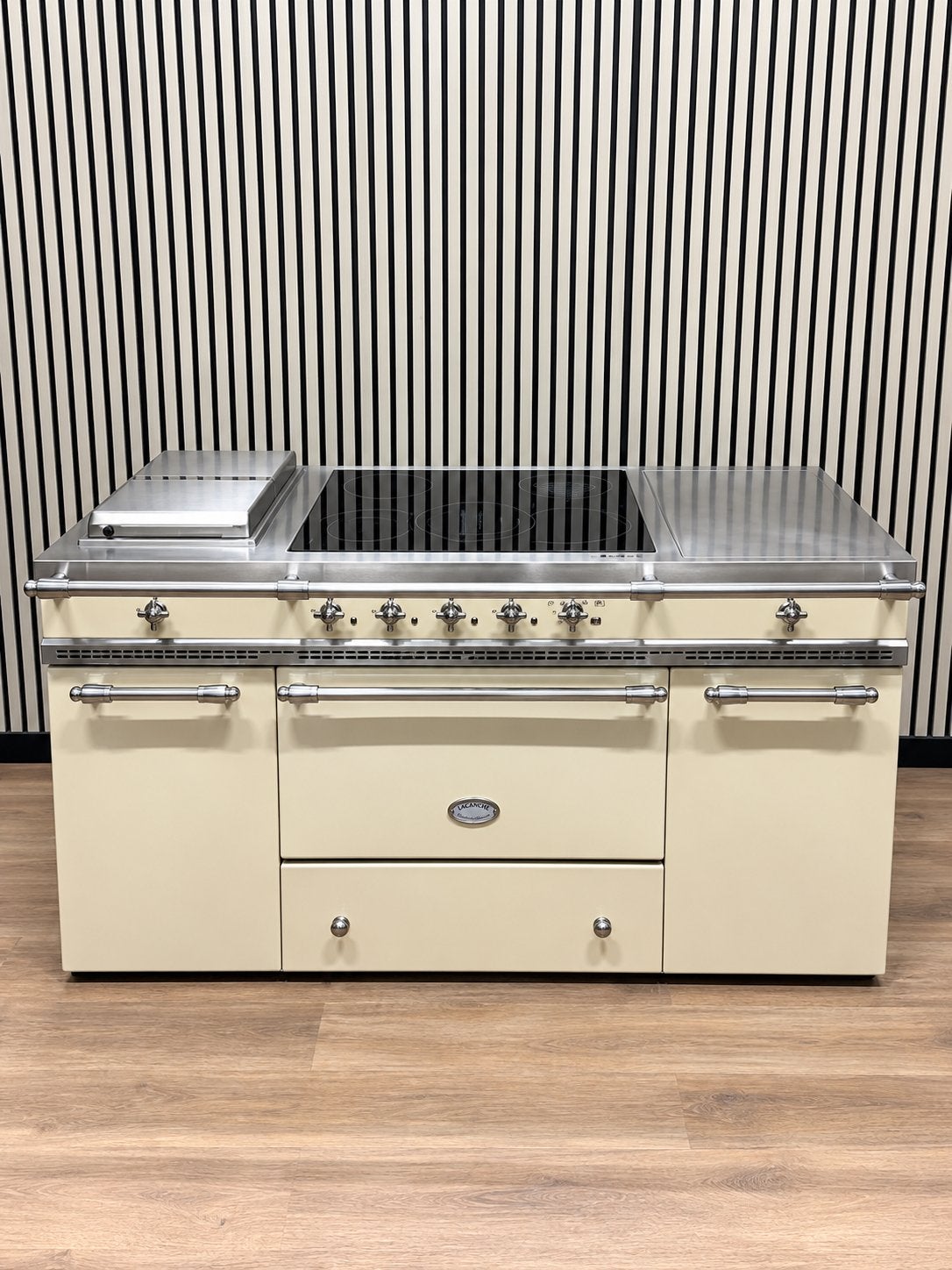 Luxe Fornuis Lacanche Creme met 4 zones + Friteuse 150 cm, Witgoed en Apparatuur, Ophalen of Verzenden, Zo goed als nieuw, Energieklasse A of zuiniger