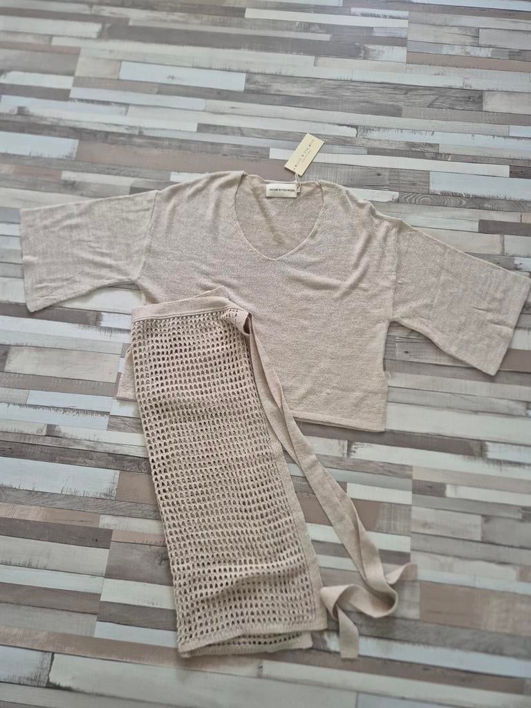 Moost Wanted set: wikkelrok en top - Maat S, Kleding | Dames, Tops, Nieuw, Maat 36 (S), Beige, Korte mouw, Ophalen of Verzenden