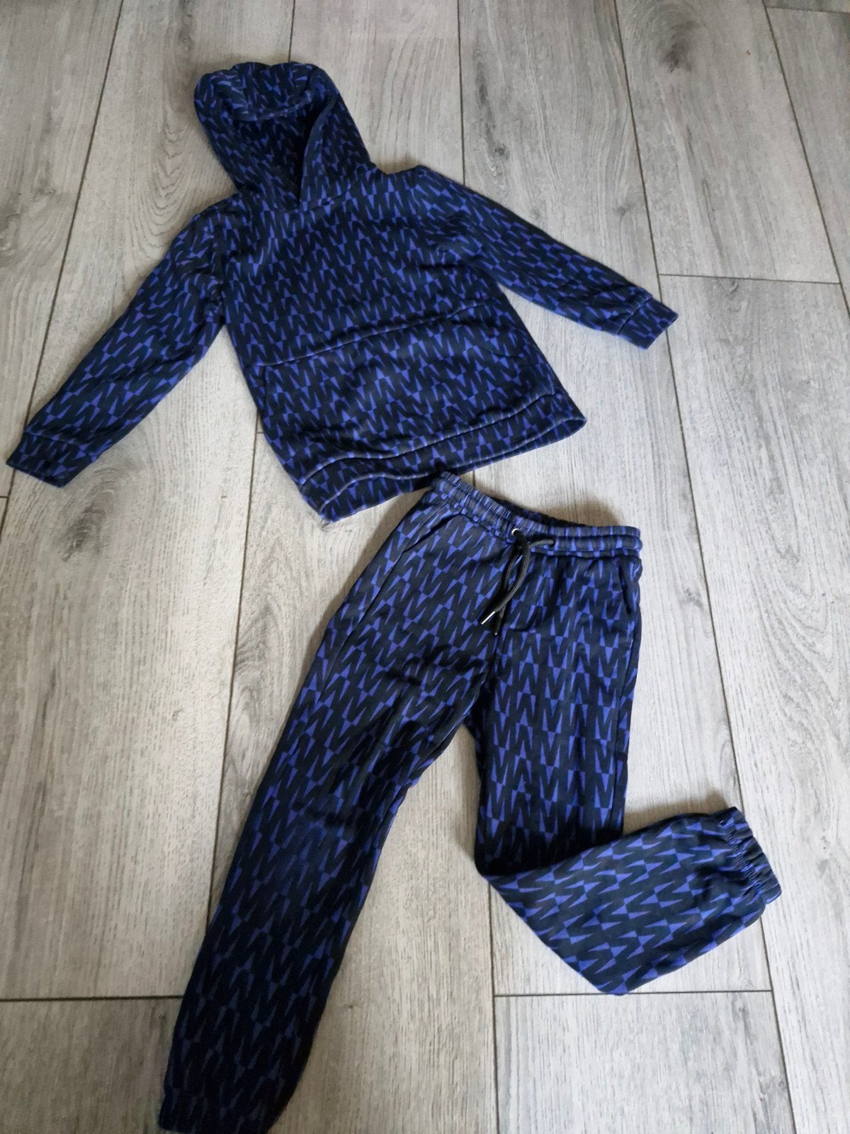 Jongens hoodie en joggingbroek set - Maat 110/116 en 98/104, Ophalen of Verzenden, Gebruikt, Maat 104