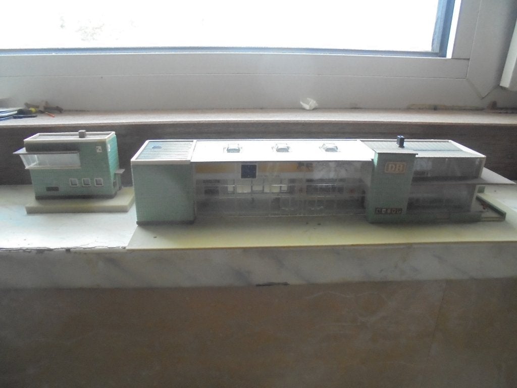 Vollmer station nr 11691 N spoor met seinhuis, Hobby en Vrije tijd, Modeltreinen | N-Spoor, Overige merken, Gebruikt, Gelijkstroom