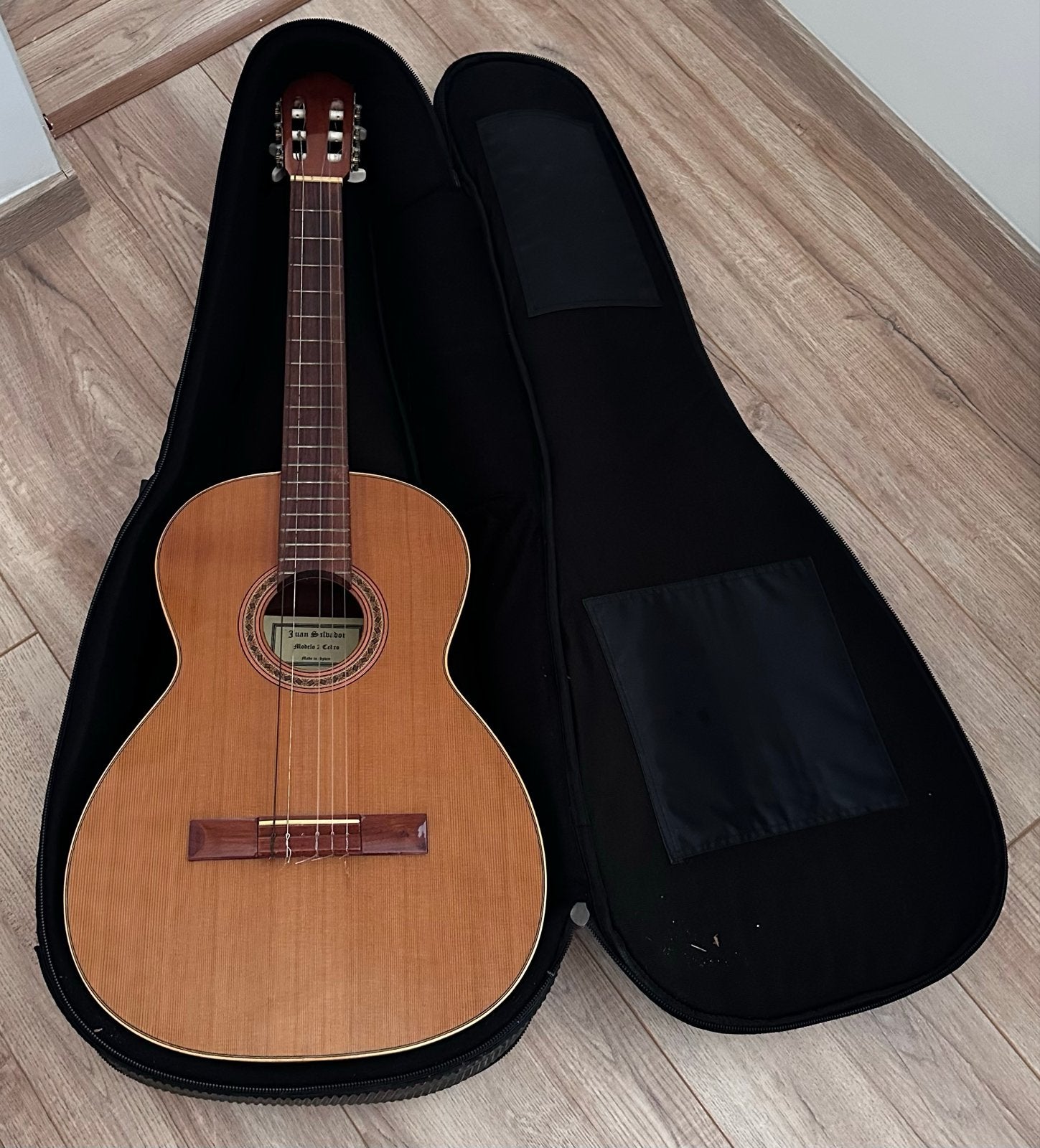 Juan Salvador Modelo 2 Cedro Klassieke Gitaar met Koffer, Ophalen, Gebruikt, Klassieke of Spaanse gitaar, Met koffer