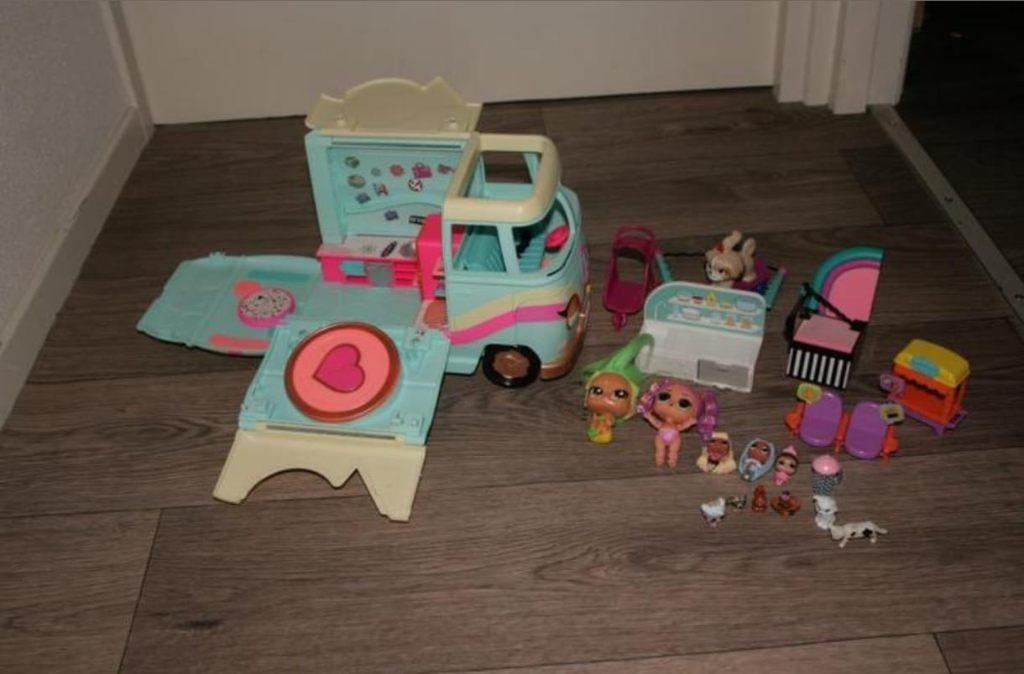 LOL Speelgoed Camper incl. accessoires, Overige typen, Onbekend, Ophalen of Verzenden, Zo goed als nieuw