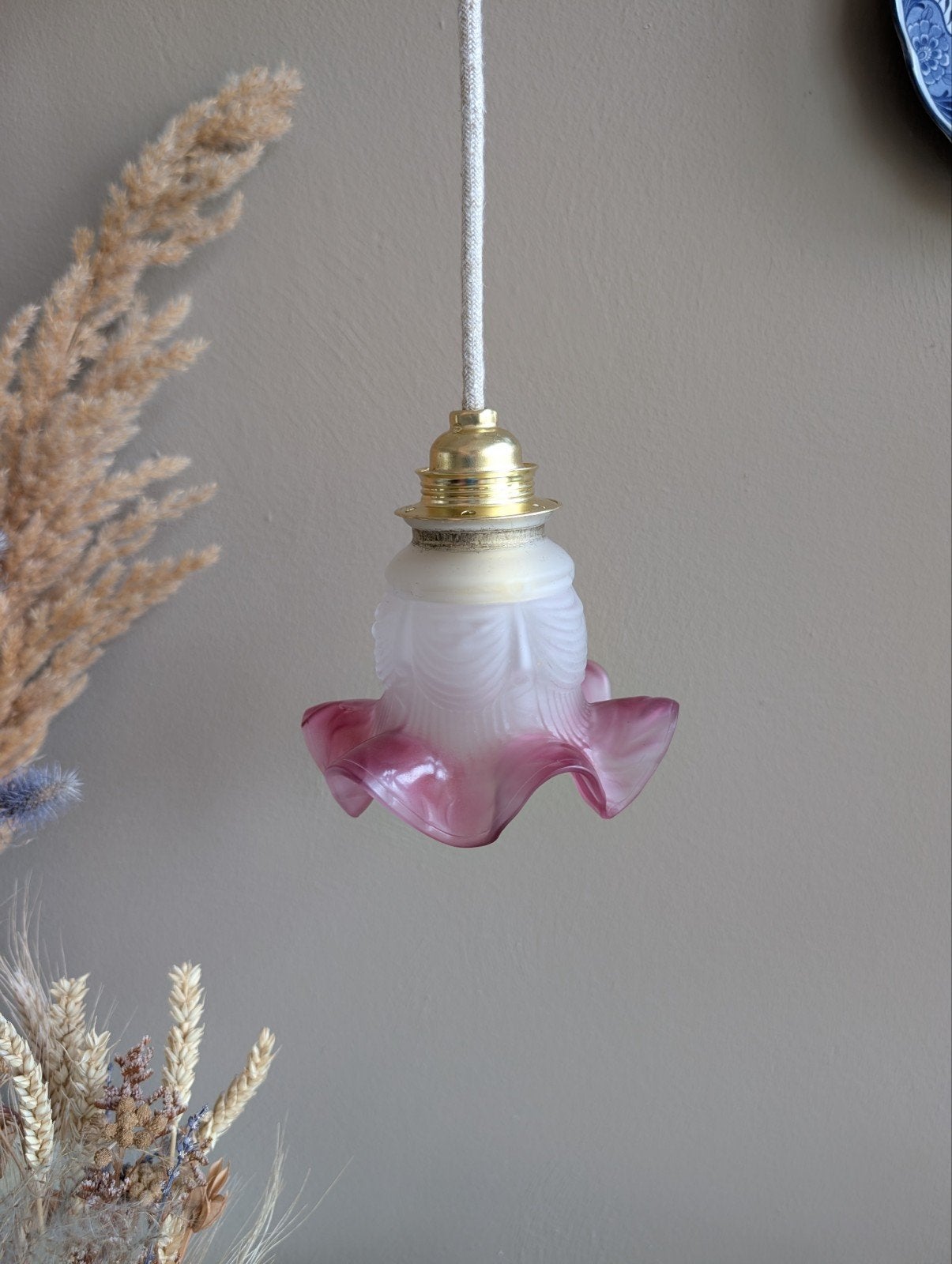 Prachtige kleine opaline vintage hanglamp rokkapje roze rand, Ophalen of Verzenden, Glas