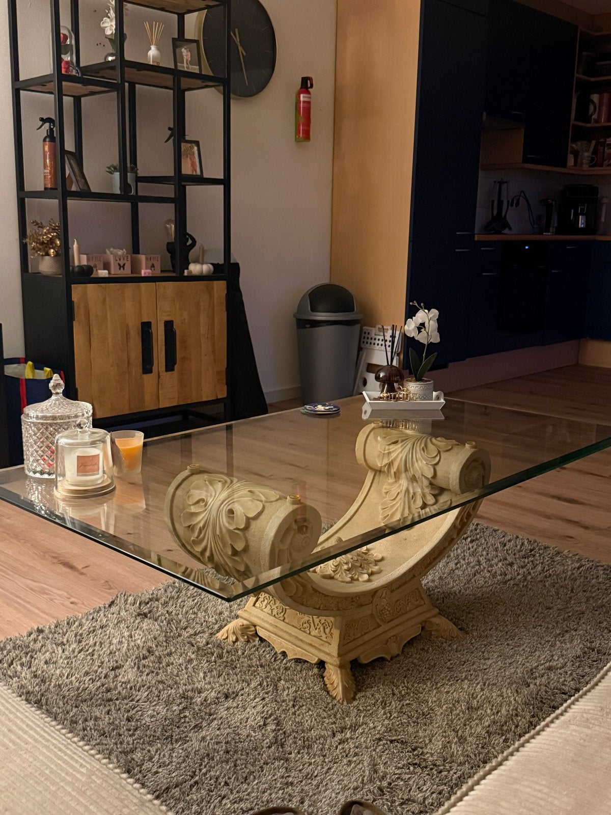 Glazen salontafel met klassieke voet, Ophalen, 50 – 75, Gebruikt, 100 tot 150 cm