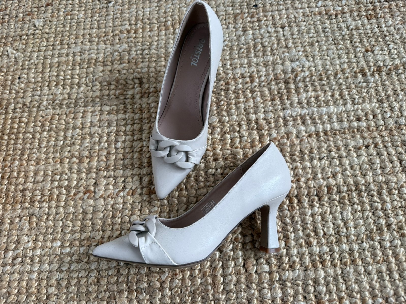 Ecru pumps (39) met kettingdetail en diabolo hakje, nieuw!, Pumps, Wit, Nieuw, Ophalen of Verzenden