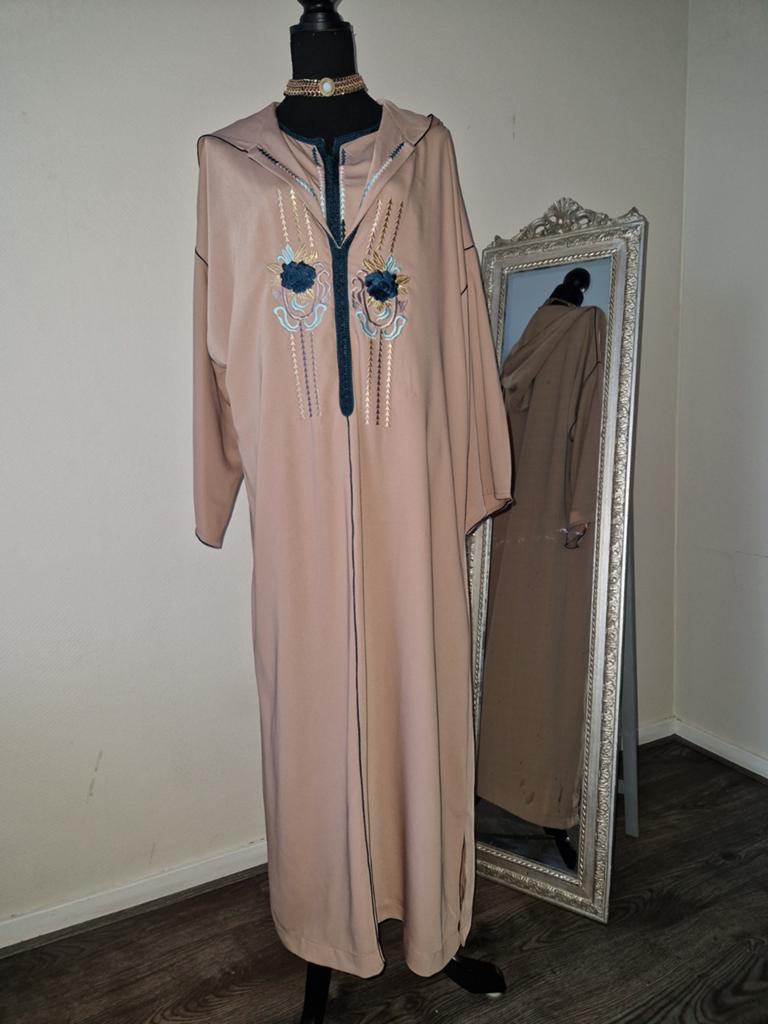 Nieuwe practige jellaba te koop!, Overige typen, Beige, Maat 42/44 (L), Nieuw