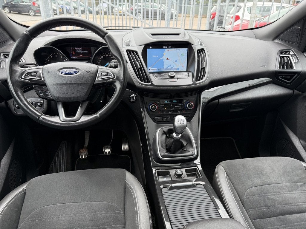 Ford Kuga 1.5 Turbo ST Line..! Panoramadak, Camera, Trekhaak, Automatische klimaatregeling, 4 cilinders, Alcantara, Wit