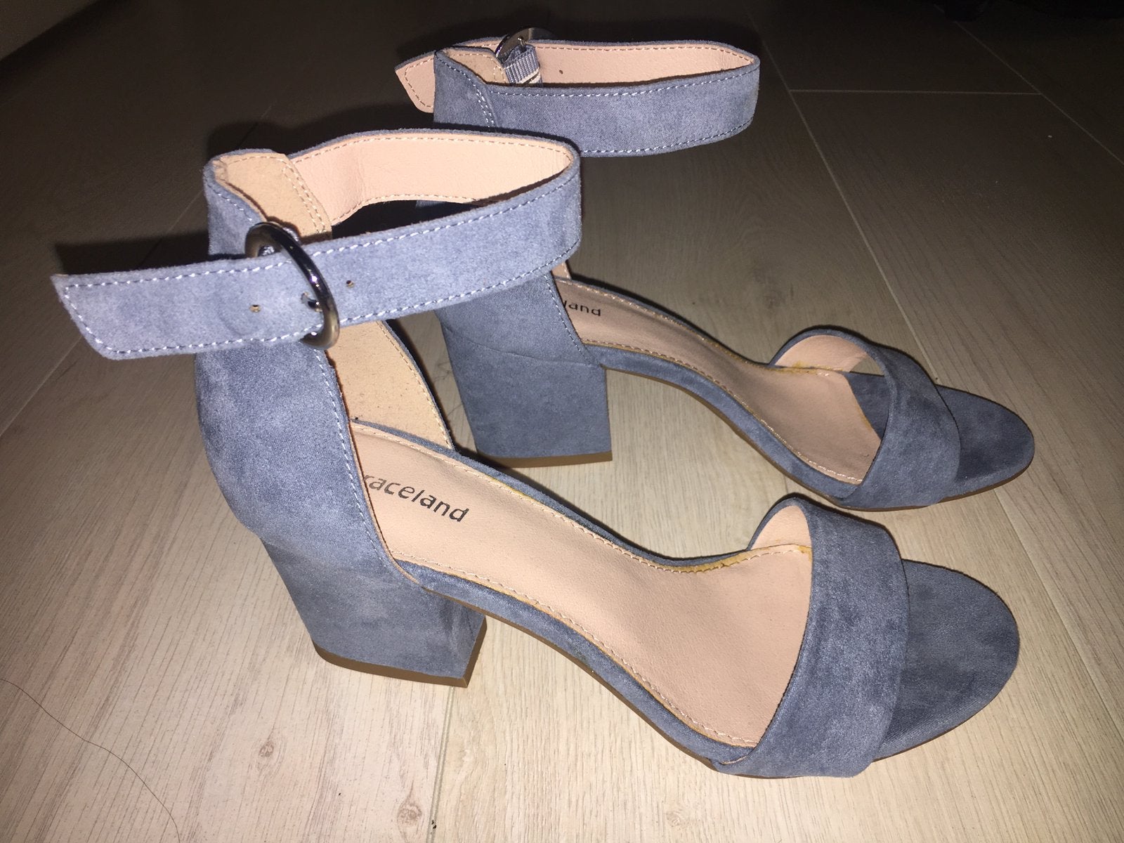 Nieuwe lichtblauwe sandalen met lage hak, Schoenen met lage hakken, Blauw, Nieuw, Ophalen of Verzenden