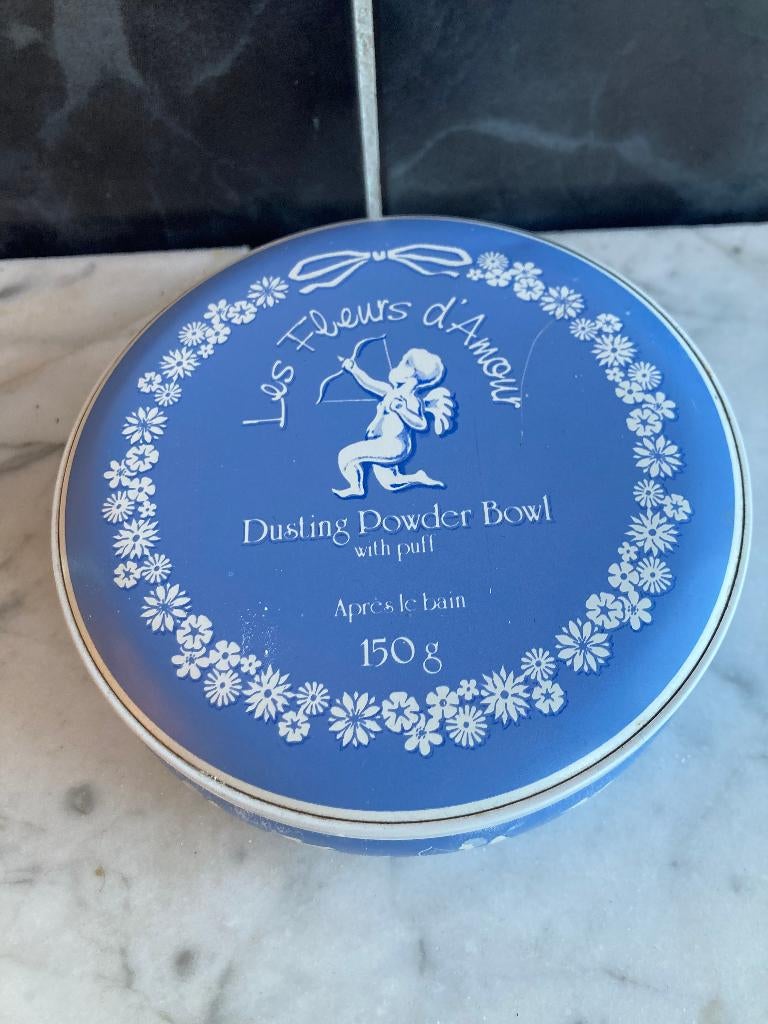 Pastelblauw rond talkpoeder blikje met poederdons Les Fleurs, Ophalen of Verzenden, Zo goed als nieuw, Overige typen