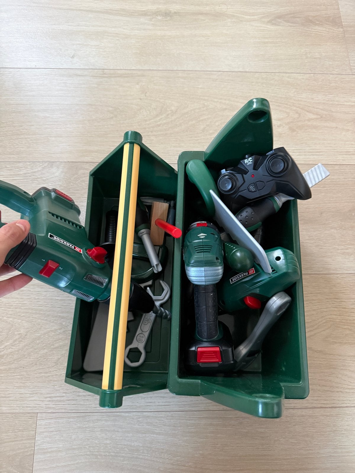 Gereedschapskist met speelgoedgereedschap