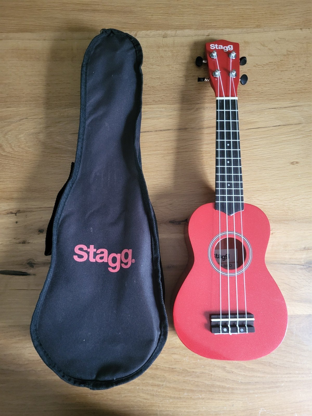 Stagg Ukelele Rood met Hoes - Zo goed als nieuw, Ophalen, Zo goed als nieuw, Ukelele