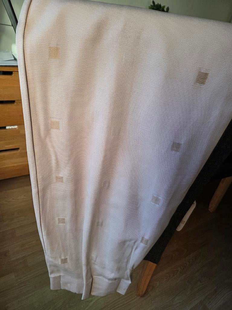 2 Lichtbeige overgordijnen met subtiel patroon., Ophalen of Verzenden, Gebruikt, Beige
