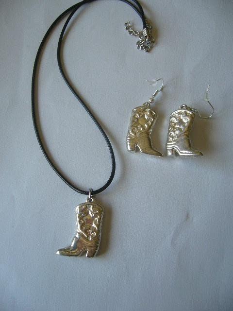 LEUK VINTAGE SETJE KETTING MET BIJPASSENDE OORBELLEN LAARS, Verzenden, Overige materialen, Oorbellen