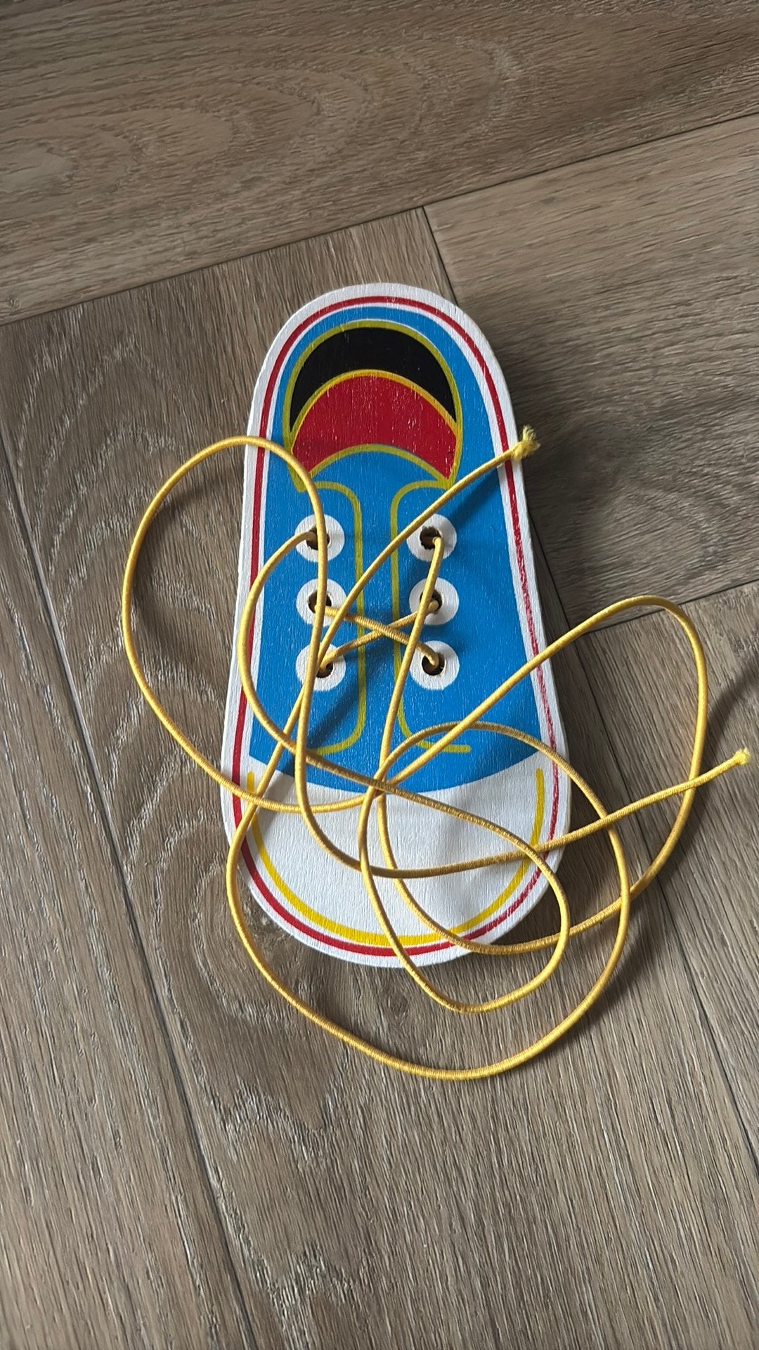 Leren strikken (schoentje van hout), Ophalen, Zo goed als nieuw