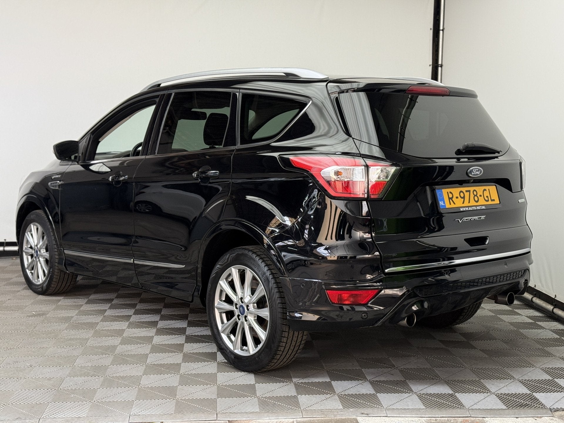 Ford Kuga 1.5 EcoBoost Vignale Zeer Compleet (bj 2018), Auto's, 4 cilinders, Zwart, Leder, Bedrijf