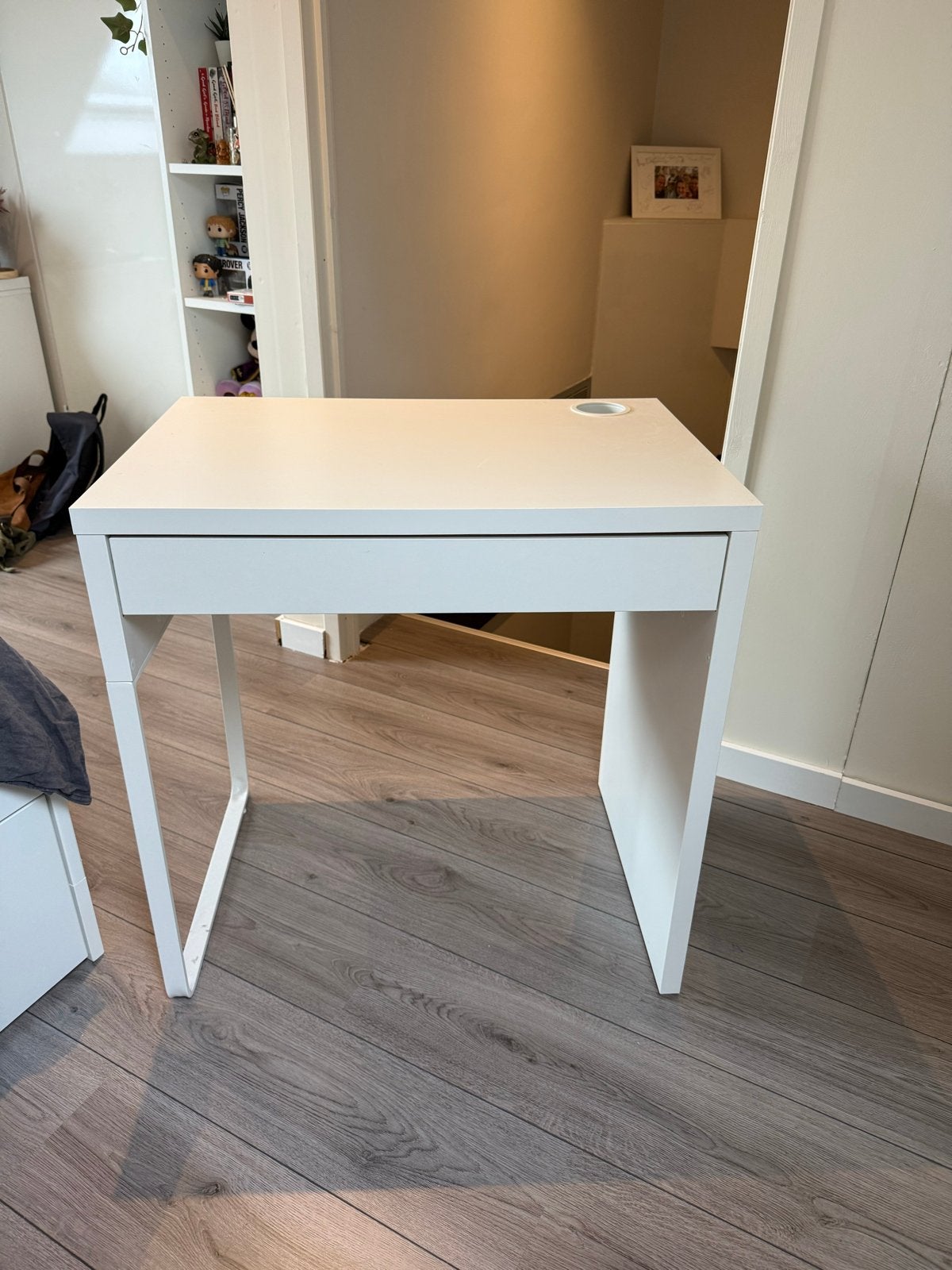 Bureau Micke, Ophalen, Gebruikt, Met lades, Spaanplaat of MDF
