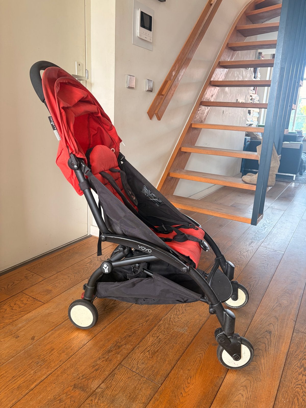 BABYZEN YOYO lichtgewicht opvouwbare kinderwagen rood/zwart, Ophalen of Verzenden, Gebruikt, Zonnekap