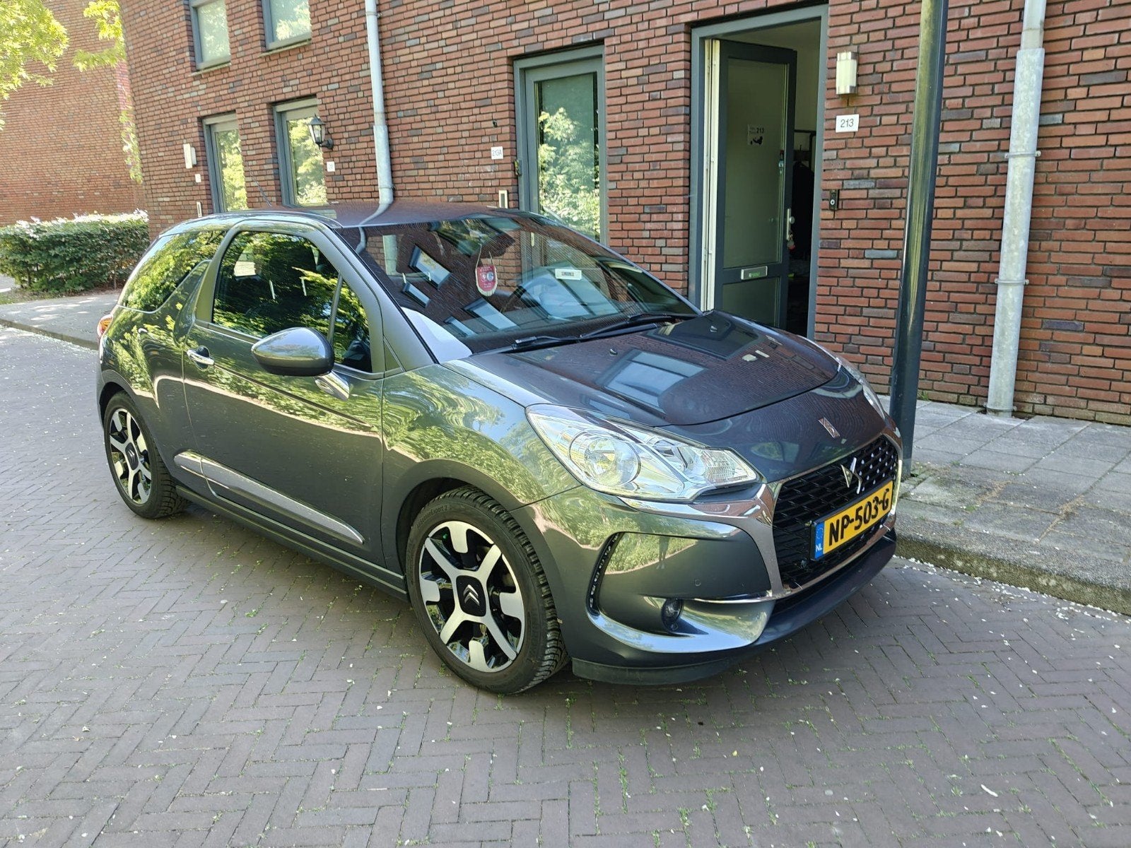 Citroen DS 3 1.2 VTI 81KW AUT 2016 Grijs, Stof, 1199 cc, 49 €/maand, Parkeersensor